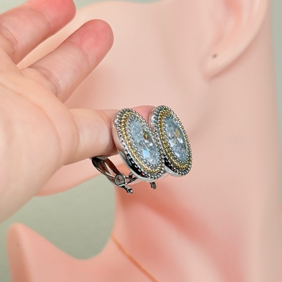 Elegant Silver and Gold Oval Clip-On Earrings - Picture 4 of 7